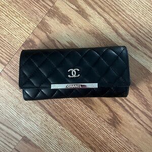 clutch/wallet- NOT authentic/real Chanel